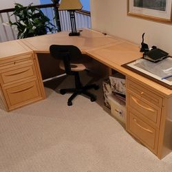 Desk w/(2) File Cabinets