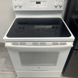 GE Electric Stove Five Burners White Color Regular 