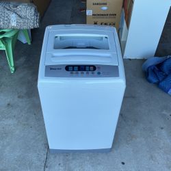 Laundry Machine (Magic Chef)