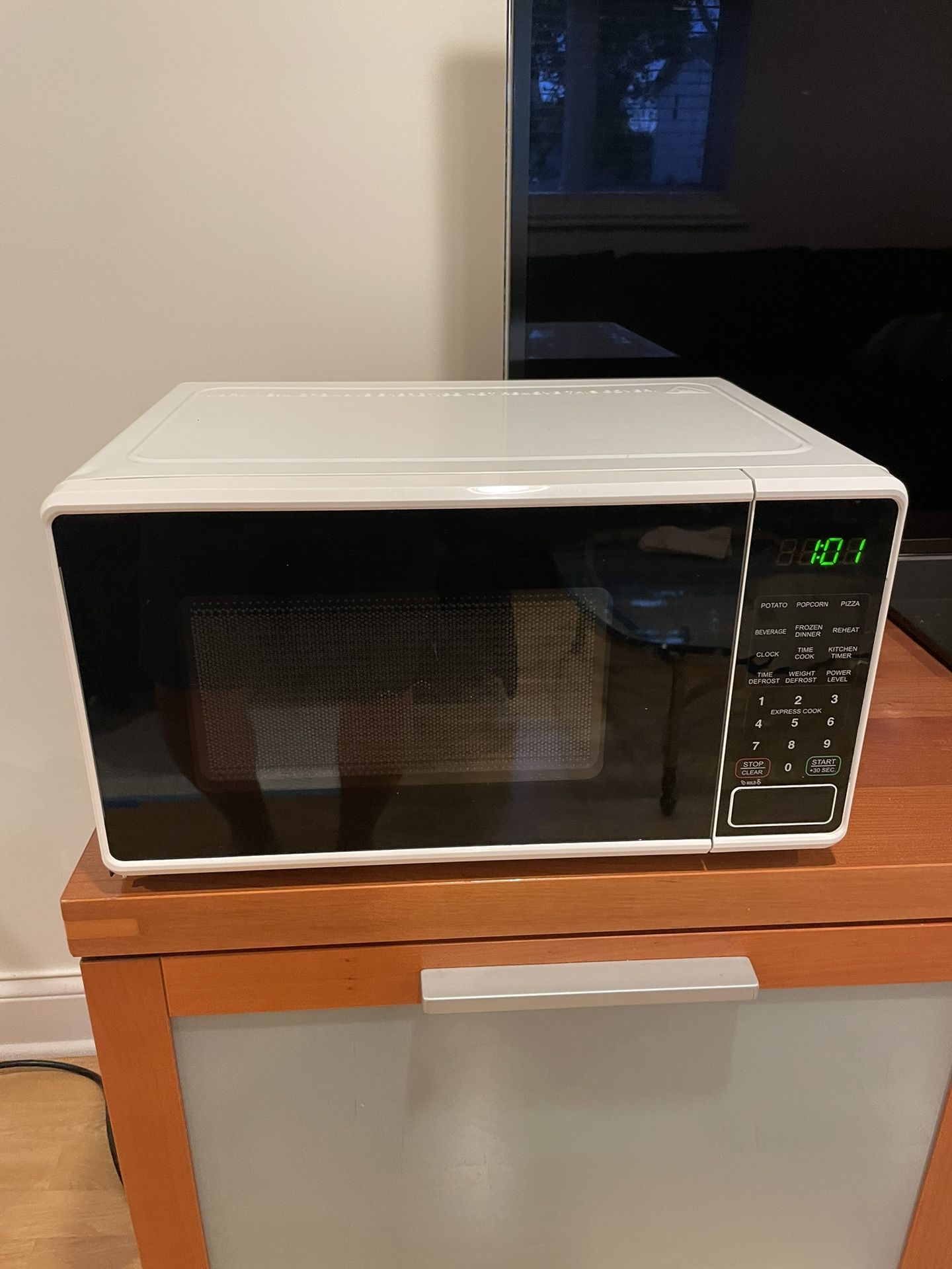 Small Microwave, 700W Like New