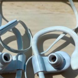 BEATS WIRELESS EARBUDS