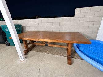 Dining Table w 8 Chairs