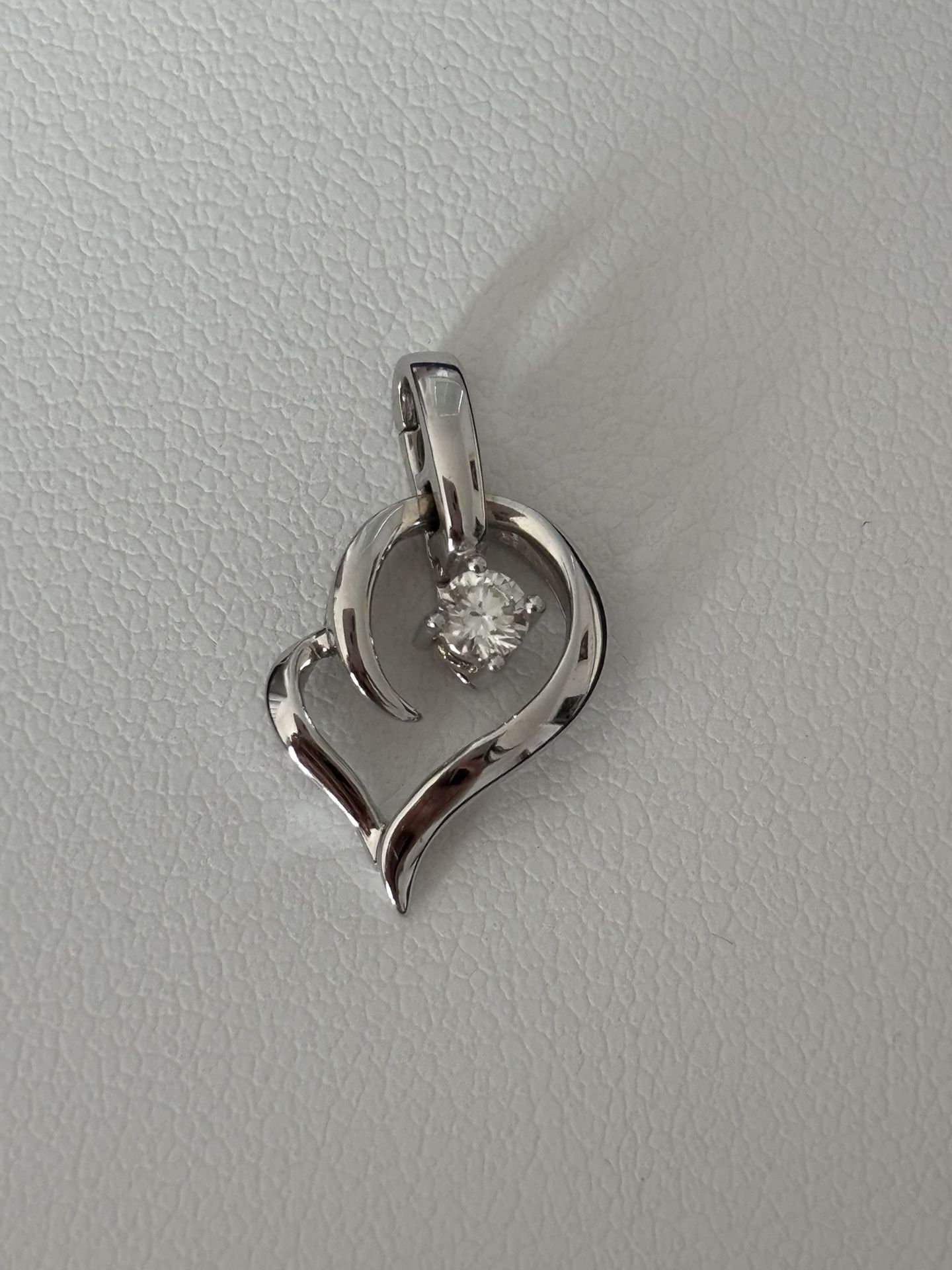 Tse Sui Luen (TSL) 18K white gold with diamond pendant
