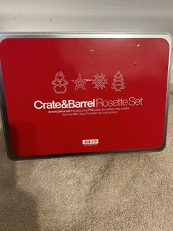 Crate & Barrel Holiday Rosette 6 Piece Set Includes: Snowman, Star, Snowflake, Tree, Two Handles, & Instructions(New)