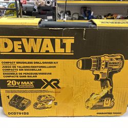 DEWALT XR 20-volt 1/2” Brushless Cordless Drill With 2 Batteries And Charger 