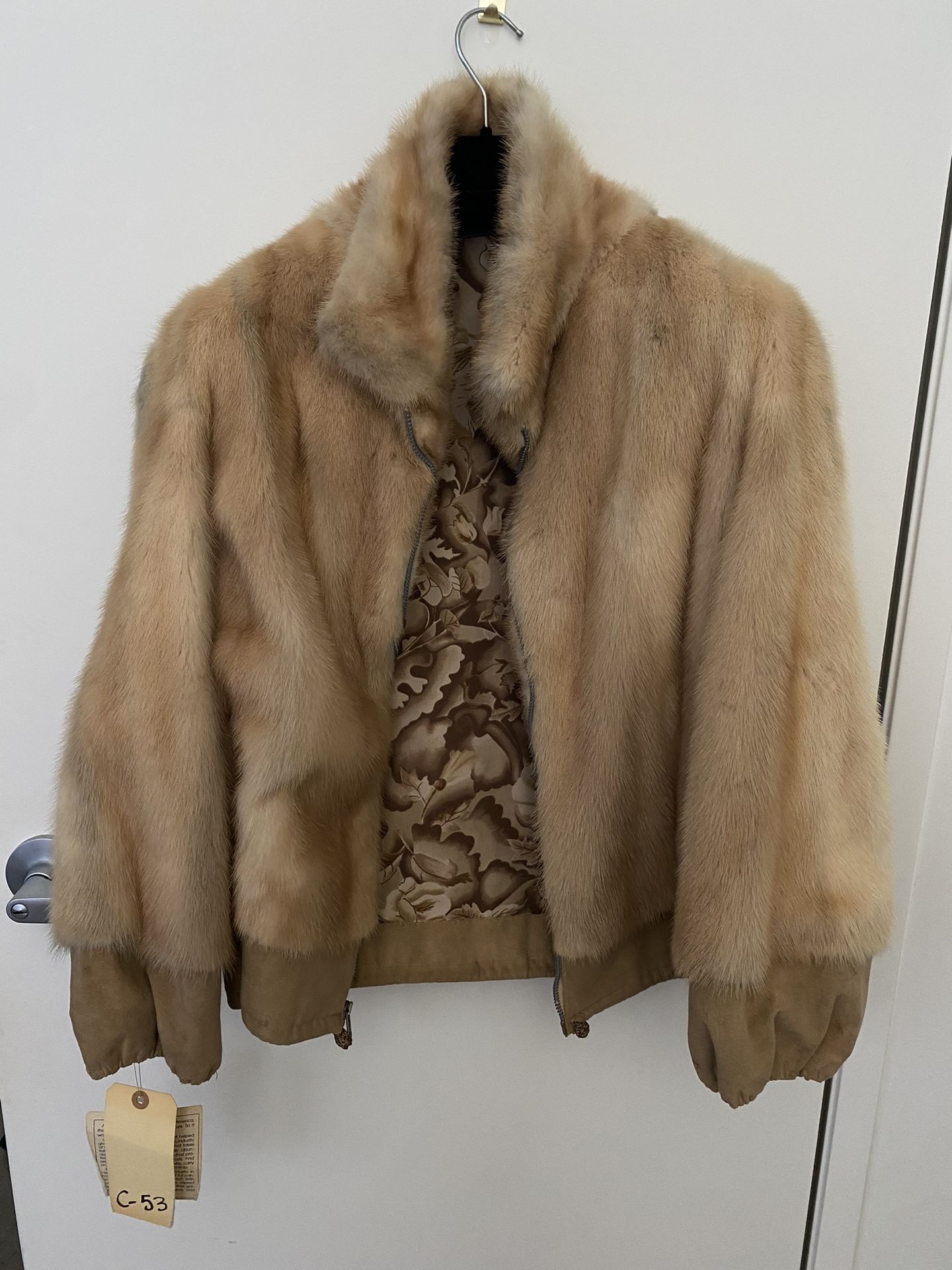 Mink fur vintage bomber jacket with suede (leather) details. Vintage. Cleaning tags!