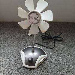 Mini Desk Fan With Dual USB Ports 