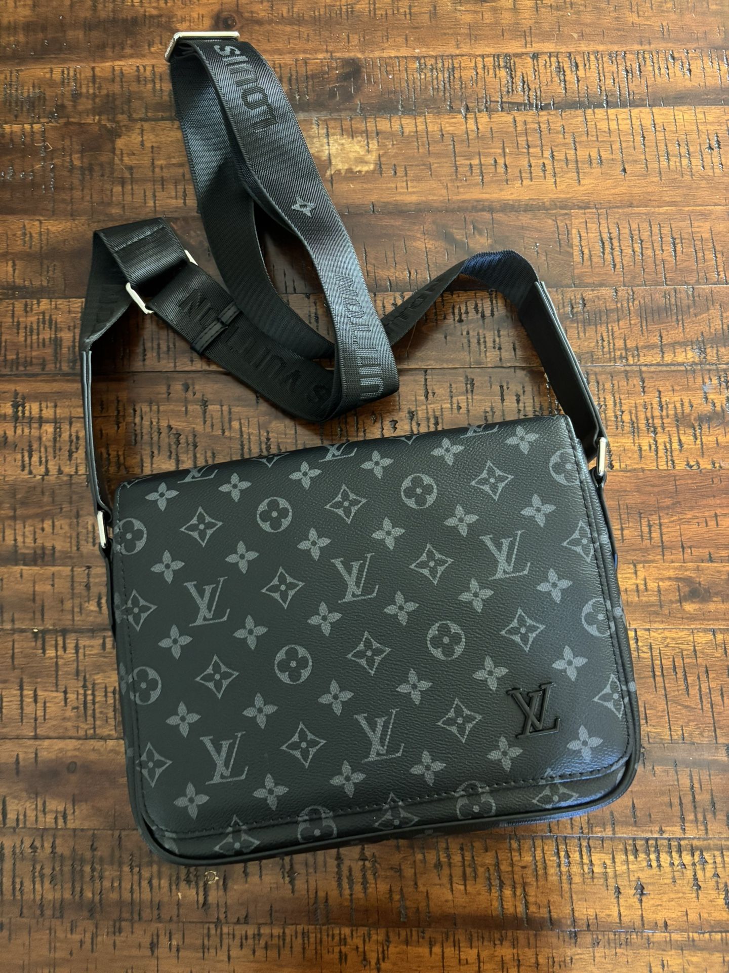 Louis Vuitton Messenger Bag