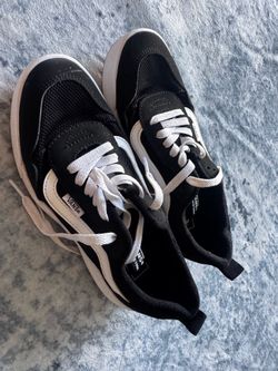 Vans Black and White Sneakers size 5.5Y In very good condition