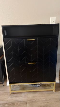 Shoe cabinet
