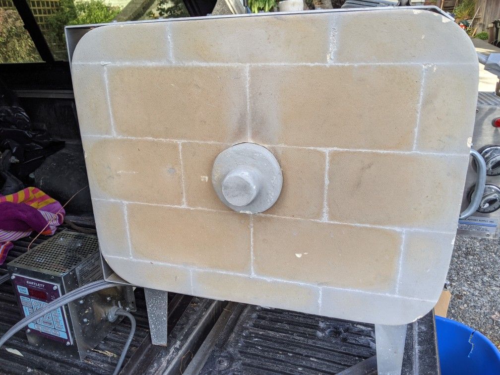 Ceramics / glass blowing kiln - small studio sized!