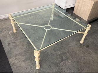 Coffee table / living room center piece table, glass top