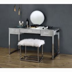 2 Selections of Vanity Desk w Chargers