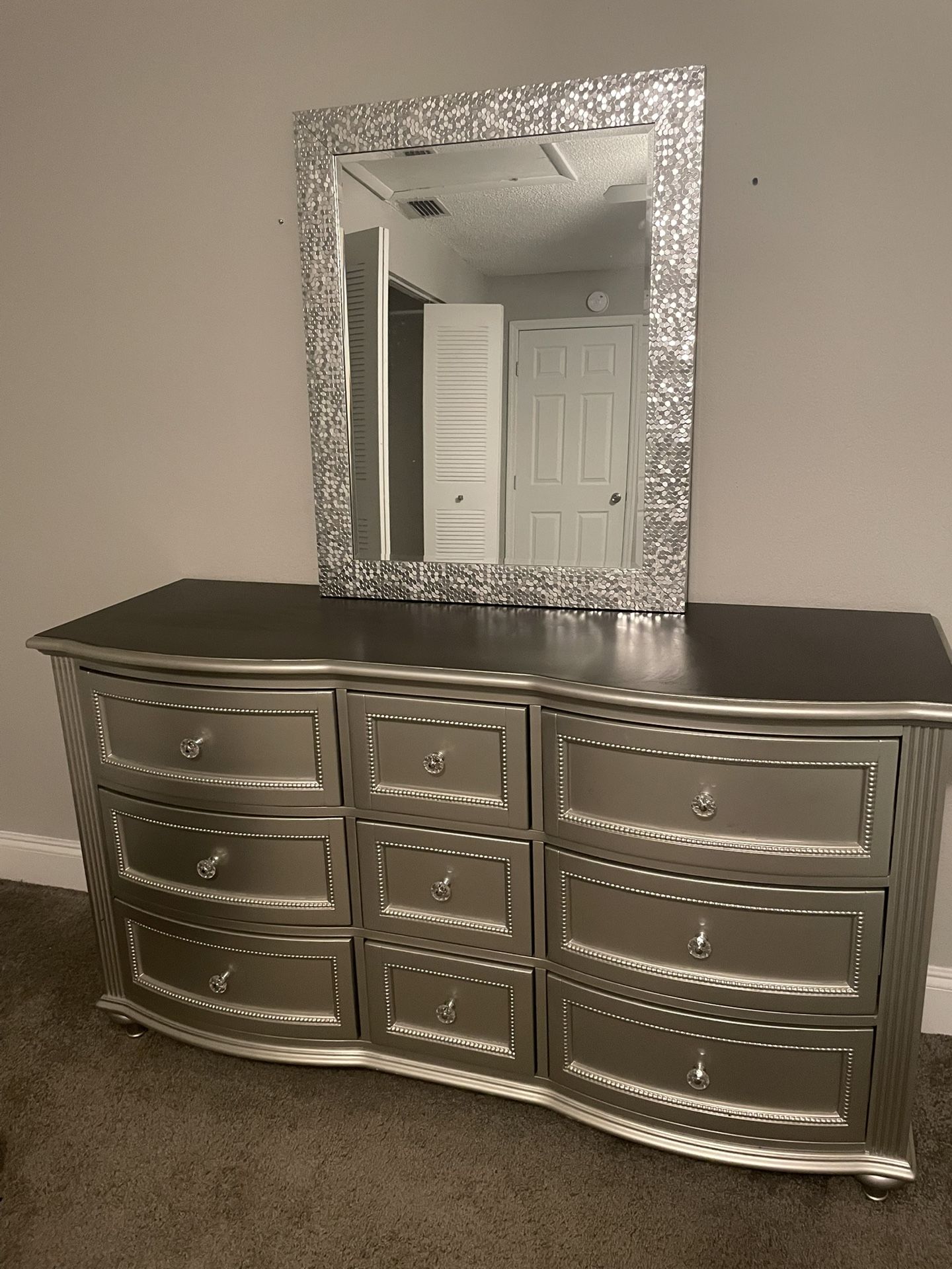 Apartment Furniture Set 