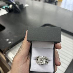 Beautiful diamond Ring 14k 