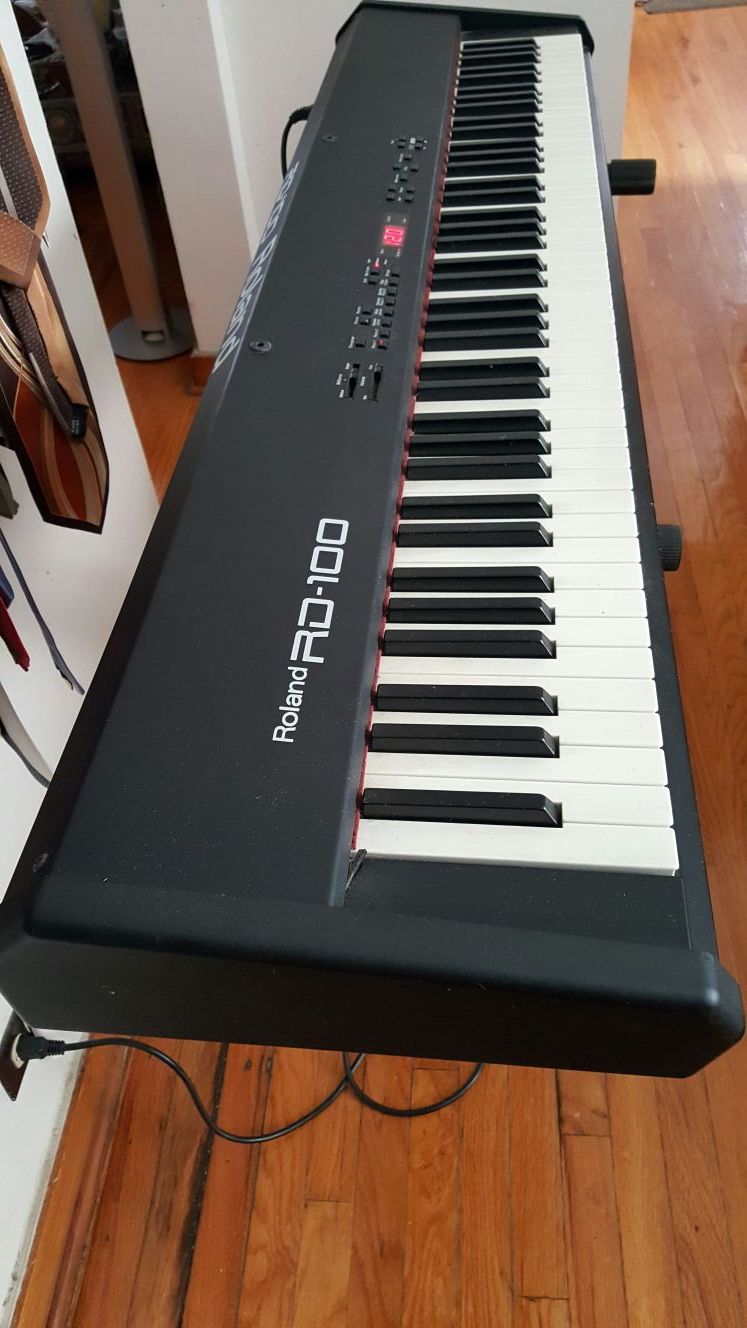 Roland RD 100 Piano 88 keys