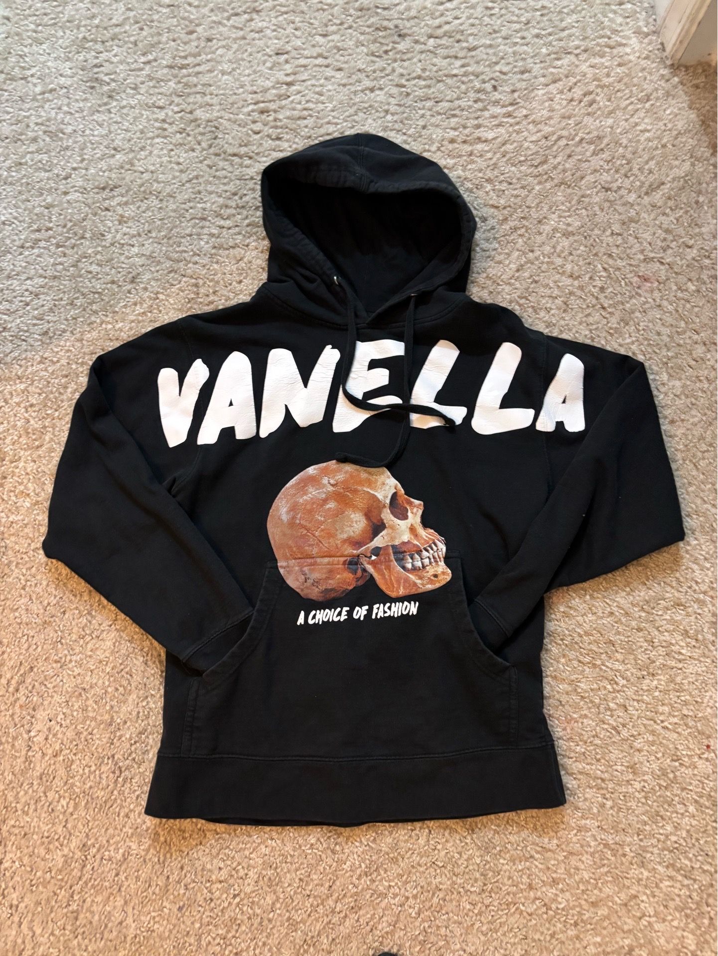 Men’s Small Black Vanella hoodie with skull design