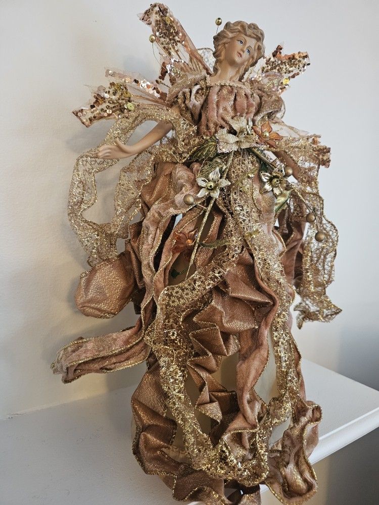 $25.00 - 16" Christmas Victorian Angel, Vintage!  Lots of Design Details!  Gold Glitter/Peach Fabric/Lots Of Accents - Like New Condition!