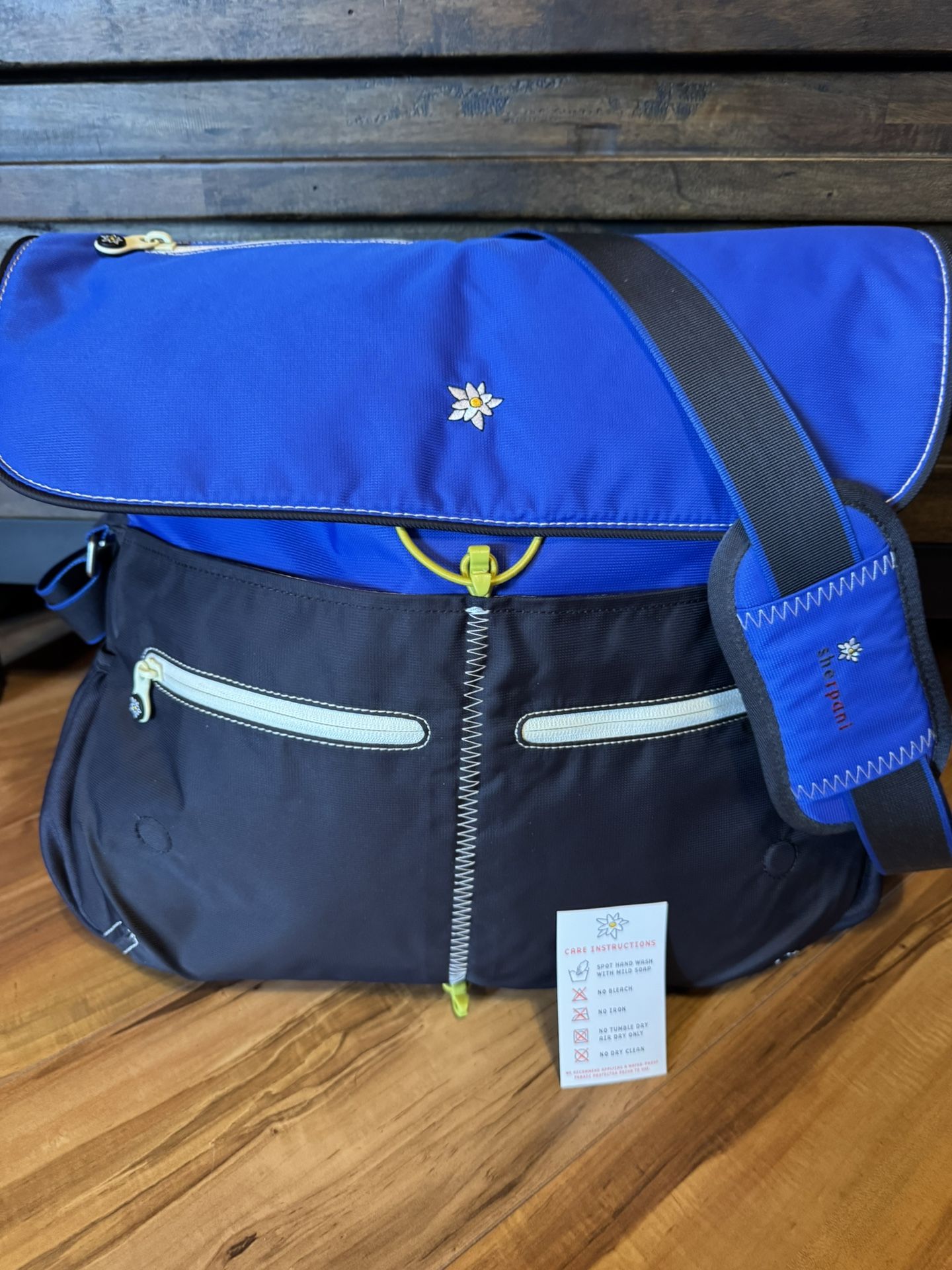 New Sherpani VERVE Messenger Bag Tote Shoulder Crossbody Blue NWOT