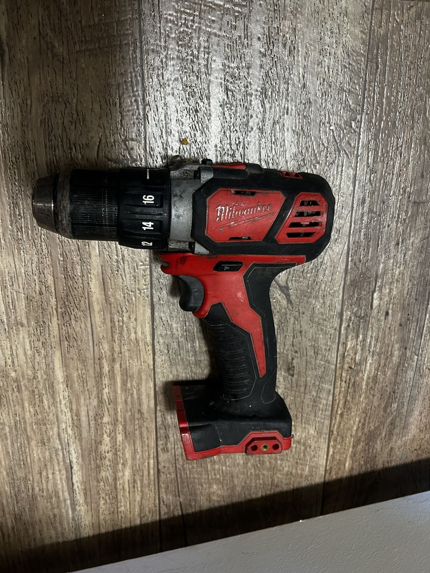 Bundle Milwaukee Drill/driver 1/2” With Charger