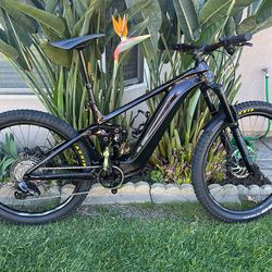 2023 Giant Reign E+ 2, Size Large mullet wheels, with X01 AXS kit upgrade.