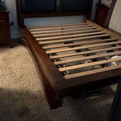 Queen Solid Wood Bedframe 