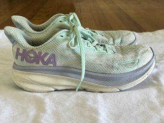 HOKA Women’s Clifton 9 Running Shoes SZ 6.5(Used)