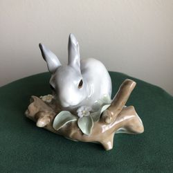 Rabbit Eating by Lladro 