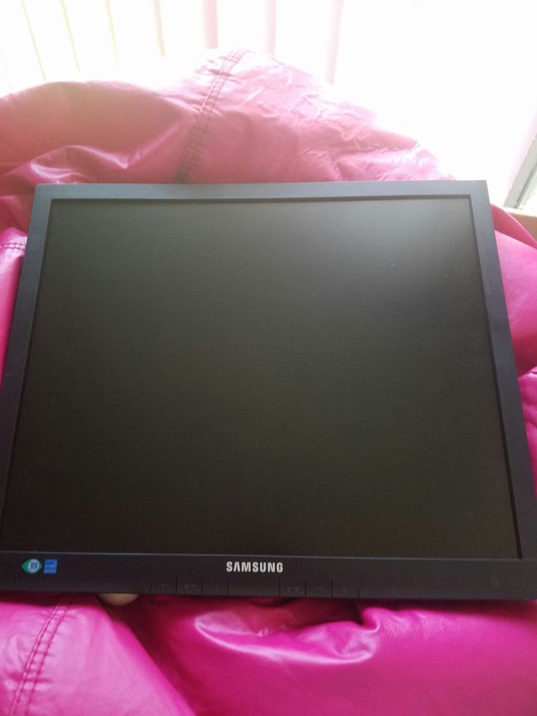 Flat Screen Computer Moniters