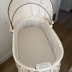 Delta Children Portable Bassinet
