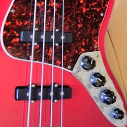Rare D'LUXE Active JAZZ BASS With Pre Amp & Master Volume, Classic Candy Apple Red & Rosewood, Great Performer; Trade Ur Telecaster +$.