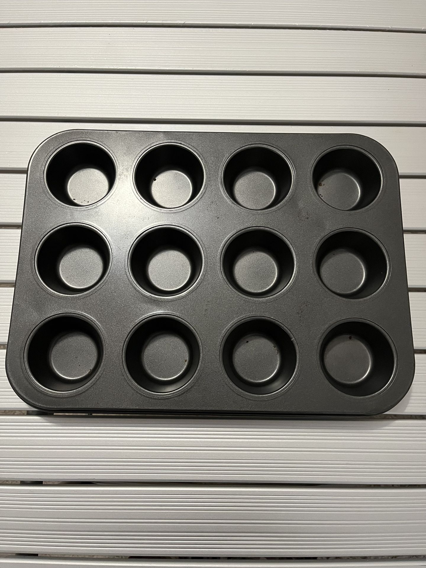 12-cup Nonstick Muffin Pan - Cupcake Pan