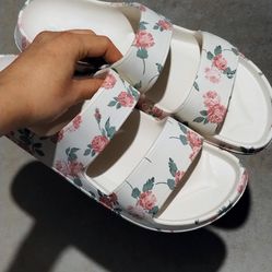 Old Navy Floral Slides SIZE (5-6) — Brand New