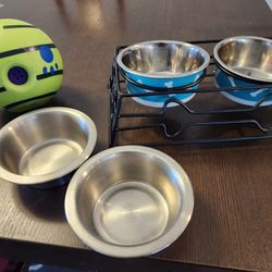You get a food bowl water bowl also the bowl stand and a toy pet ball toy
