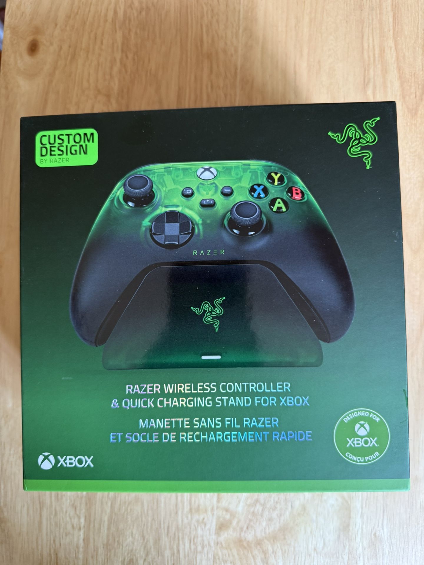 RAZER XBOX WIRELESS CONTROLLER & QUICK CHARGING STAND