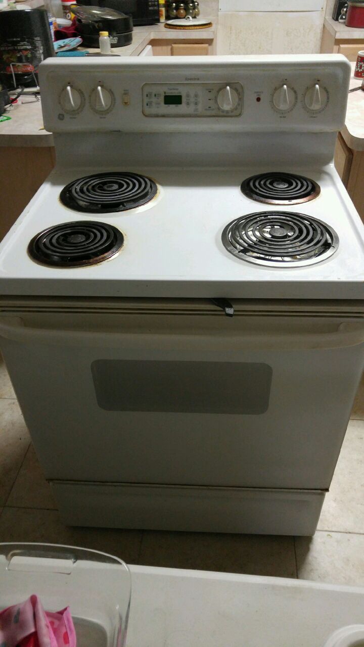 GE Spectra Electric Stove/oven Range
