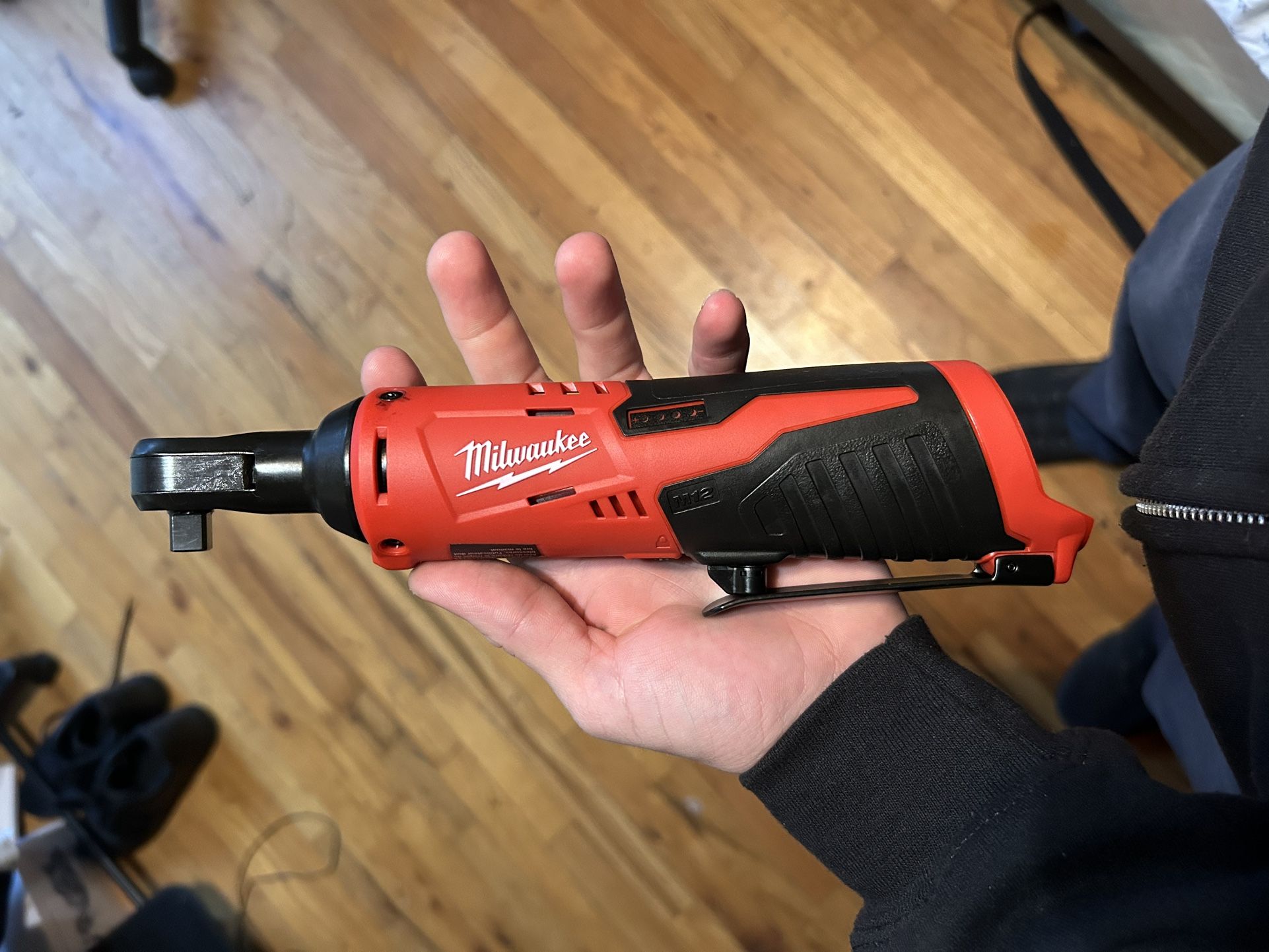 NEW Milwaukee 3/8” Electric Ratchet (w/ m12 battery)