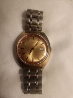 Vtg 1972 TIMEX Calendar Men’s 38mm Wind Up Watch Gold Case Dial Red Chapter Ring