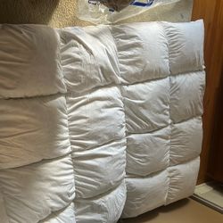 Down Heavy Blanket.   Size Double 