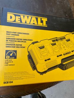 DeWalt Multi-port fast charger