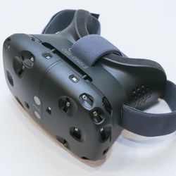 Htc Vive Og Vr Virtual reality Headset With 1 Base Station (Price Negotiable)
