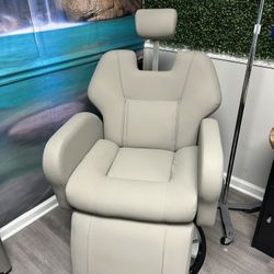 Reclining Chairs For Barbers, Stylists, Estheticians and More