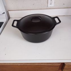 Lodge Cast Iron 7 Qt Dutch Oven