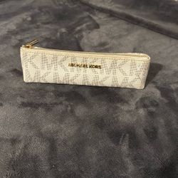 Beautiful White Pencil Case Michael Kors