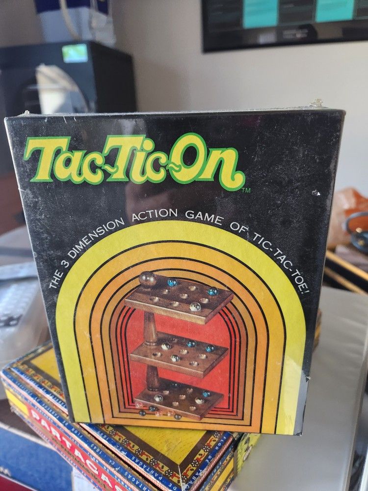 Tac-Tic-On 3 Dimensional Action Game Tic Tac Yor Vintage Game