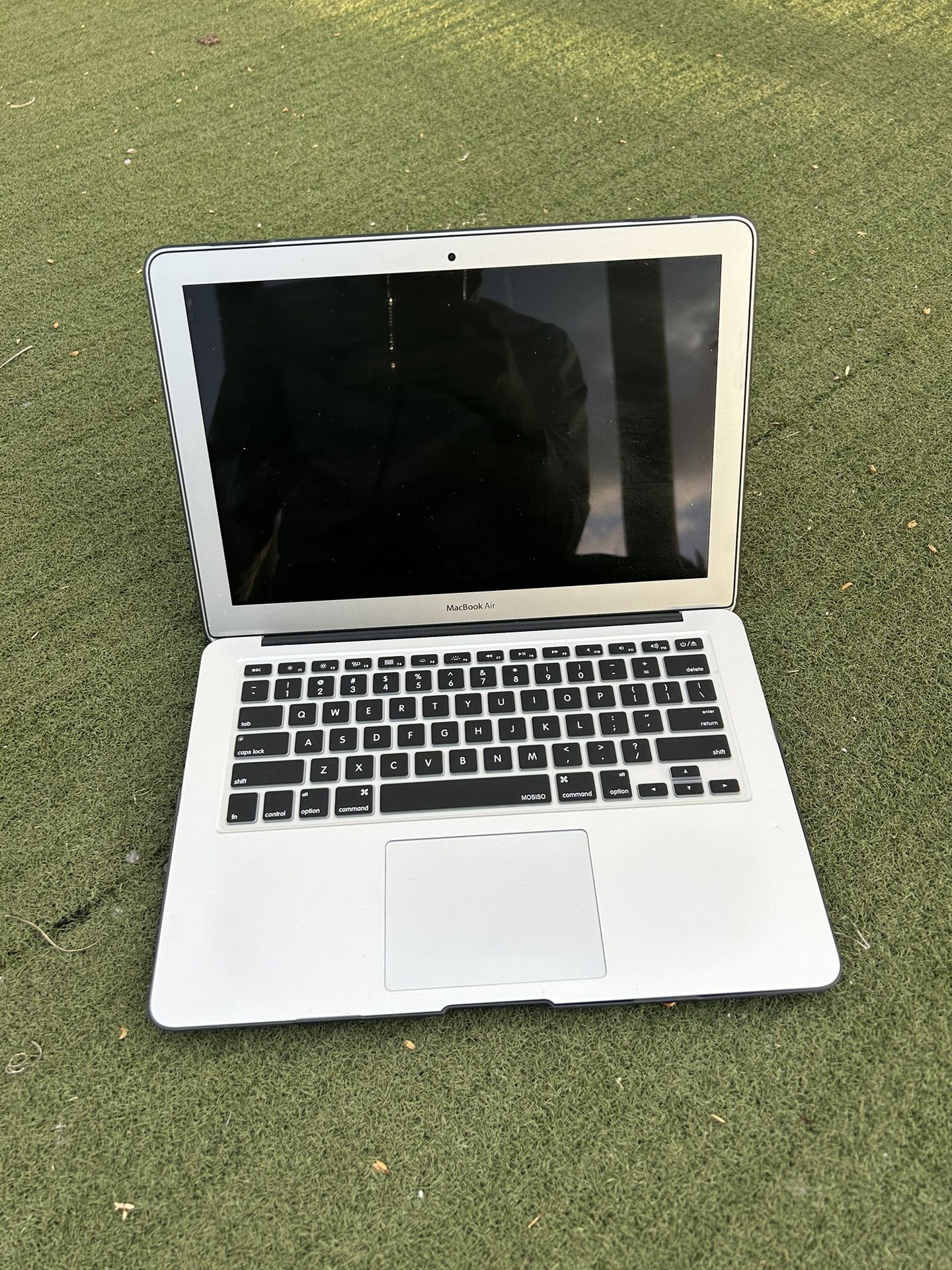 2017 MacBook Air 13.3inch 8gb Ram 256GB Ssd 