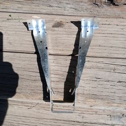 25 Simpson Hangers 