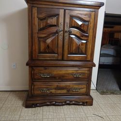 Armoire/Dresser