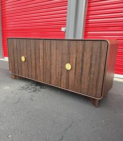 Modern 4 Door With Gold Pulls 