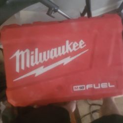Milwaukee M18 Fuel Drillndriver Set